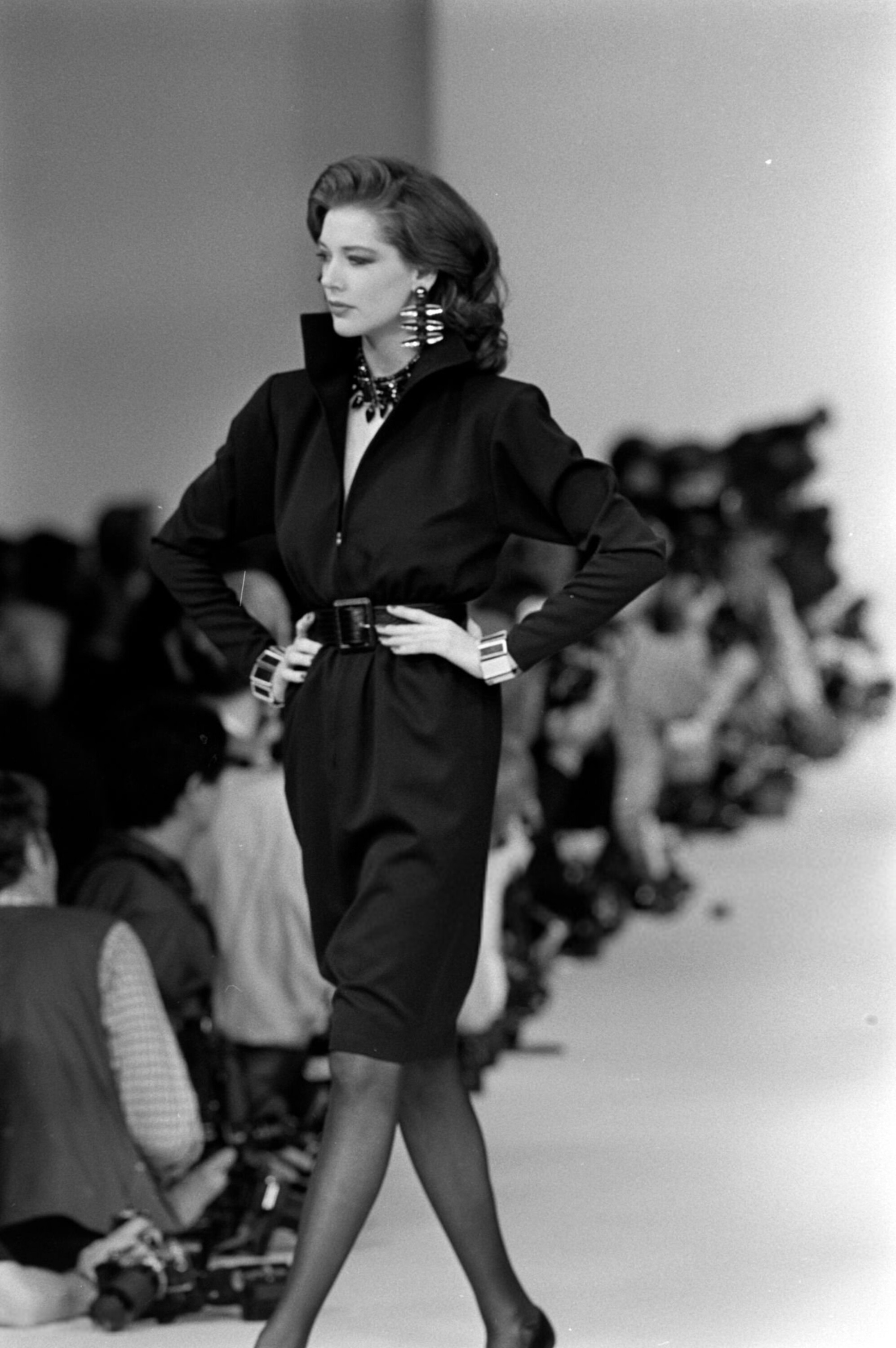 https://e.radikal.host/2025/03/03/Rochelle_Redfield_Yves_Saint_Laurent_FW1985_21.jpg.25572a1caad85b8501576db574a70d44.jpg