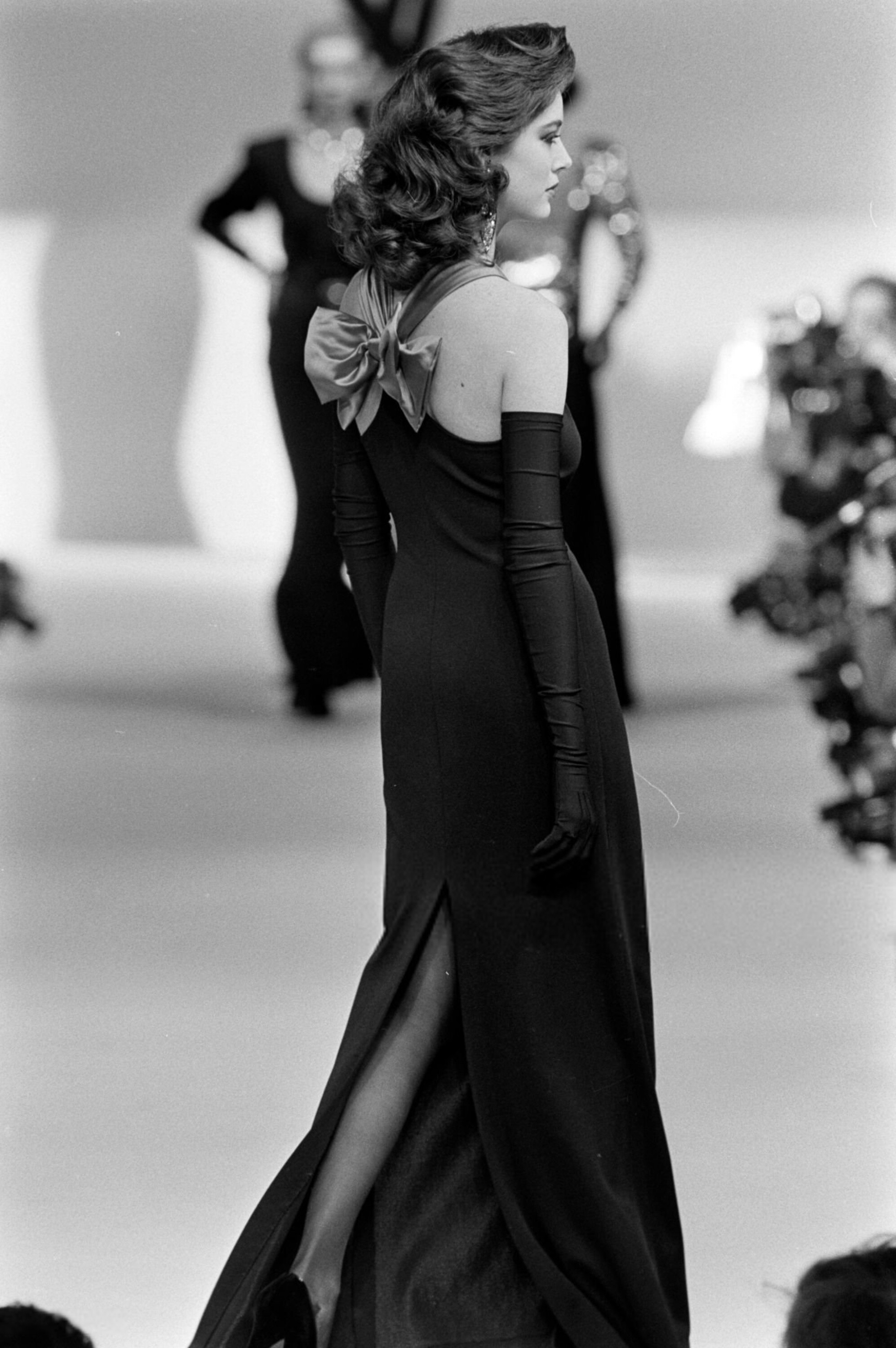 https://e.radikal.host/2025/03/03/Rochelle_Redfield_Yves_Saint_Laurent_FW1985_29.jpg.a04431c6fbb36a840e2e201ee01e457d.jpg
