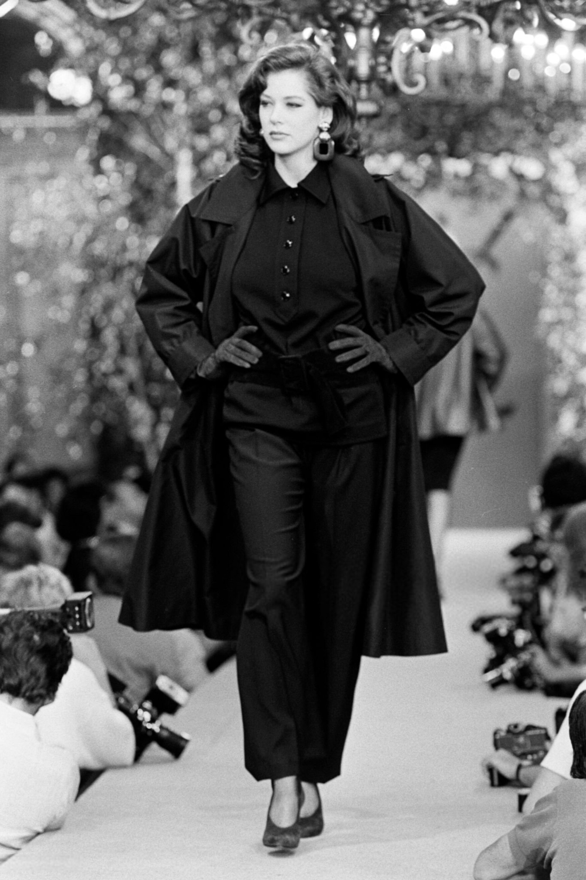https://e.radikal.host/2025/03/03/Rochelle_Redfield_Yves_Saint_Laurent_FW1985_Couture_01.jpg.855bc5f63154fb9639fff989746f25c8.jpg
