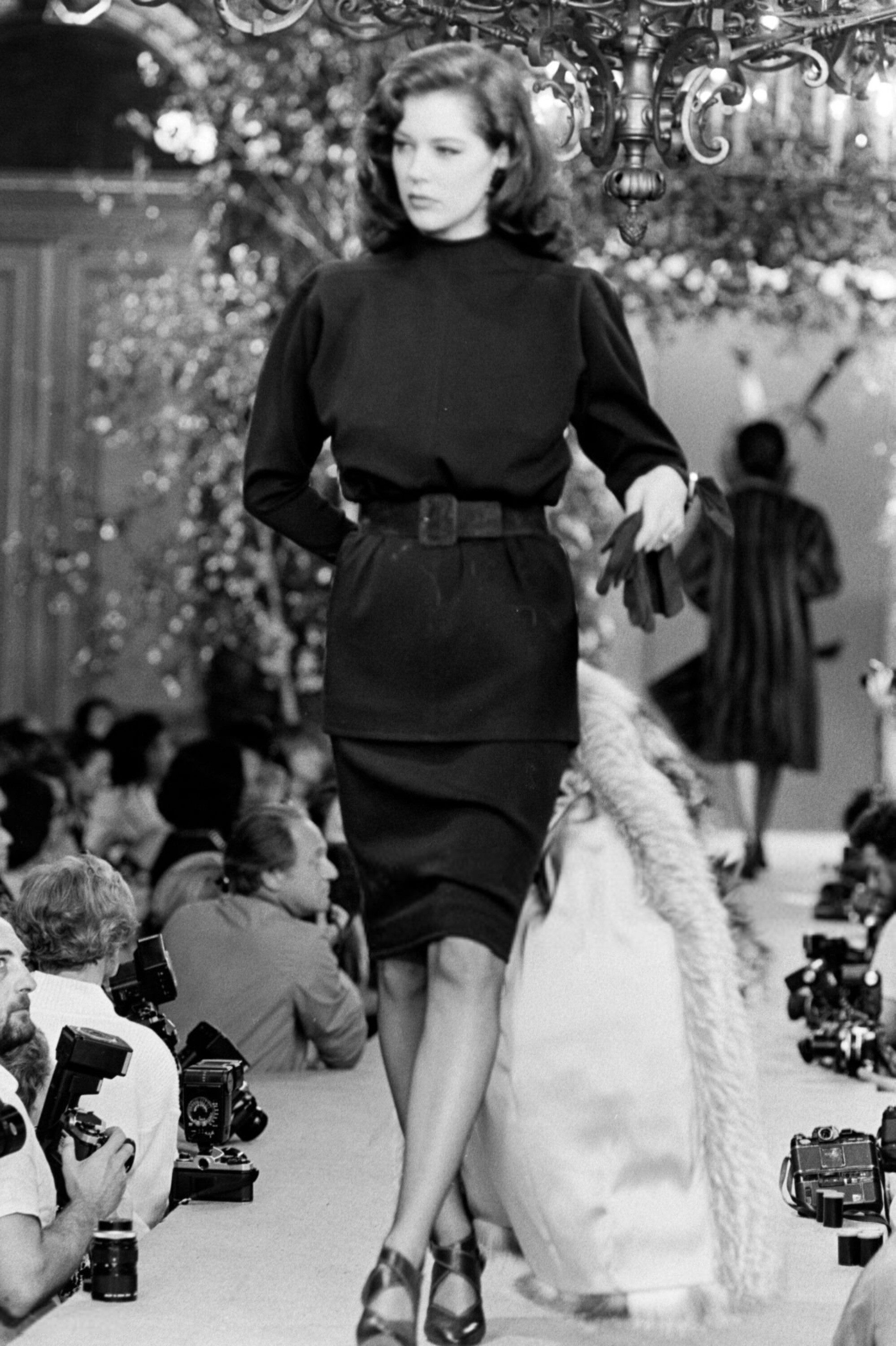 https://e.radikal.host/2025/03/03/Rochelle_Redfield_Yves_Saint_Laurent_FW1985_Couture_08.jpg.a2dc20cc548aee9ed79c06084320420b.jpg