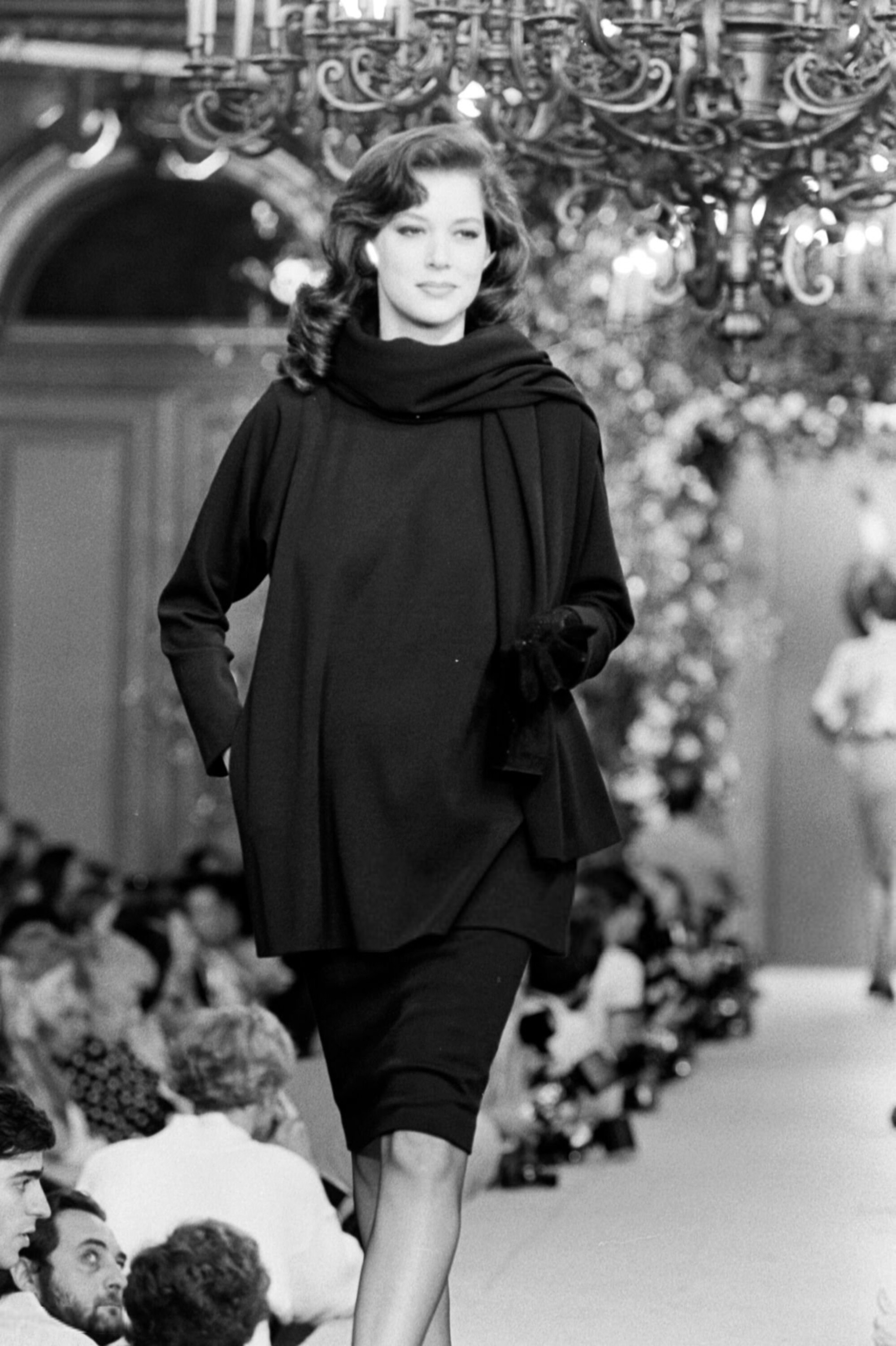 https://e.radikal.host/2025/03/03/Rochelle_Redfield_Yves_Saint_Laurent_FW1985_Couture_11.jpg.84802c2fa81624b0abf360ef8a37018f.jpg