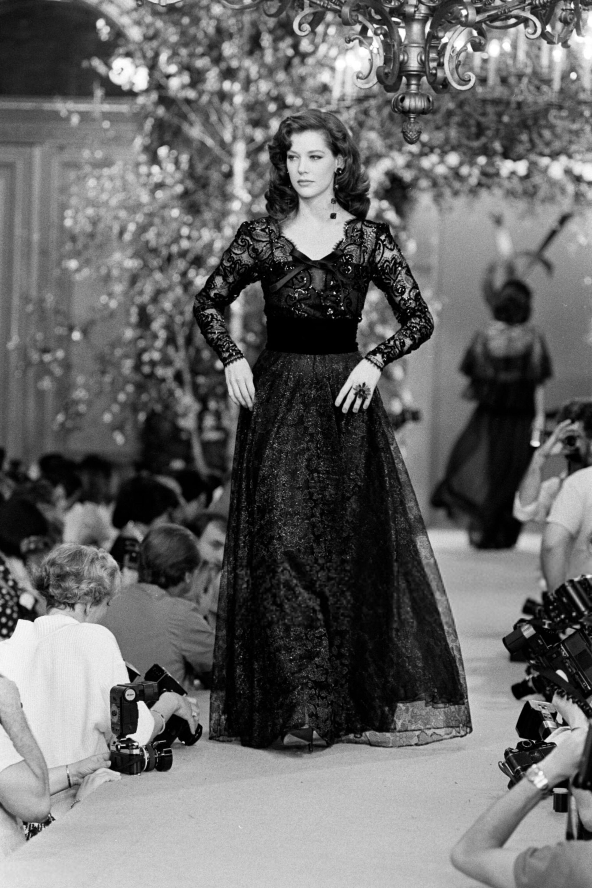 https://e.radikal.host/2025/03/03/Rochelle_Redfield_Yves_Saint_Laurent_FW1985_Couture_26.jpg.1ebff3b126b18fde22fcd7ab0f8d64f2.jpg