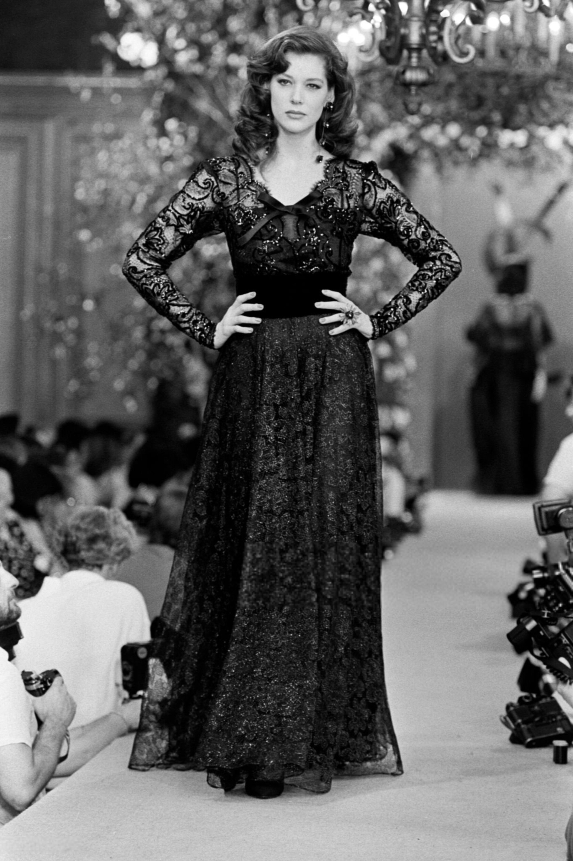 https://e.radikal.host/2025/03/03/Rochelle_Redfield_Yves_Saint_Laurent_FW1985_Couture_28.jpg.9539e6f6ec618454e73b71bcdec19913.jpg
