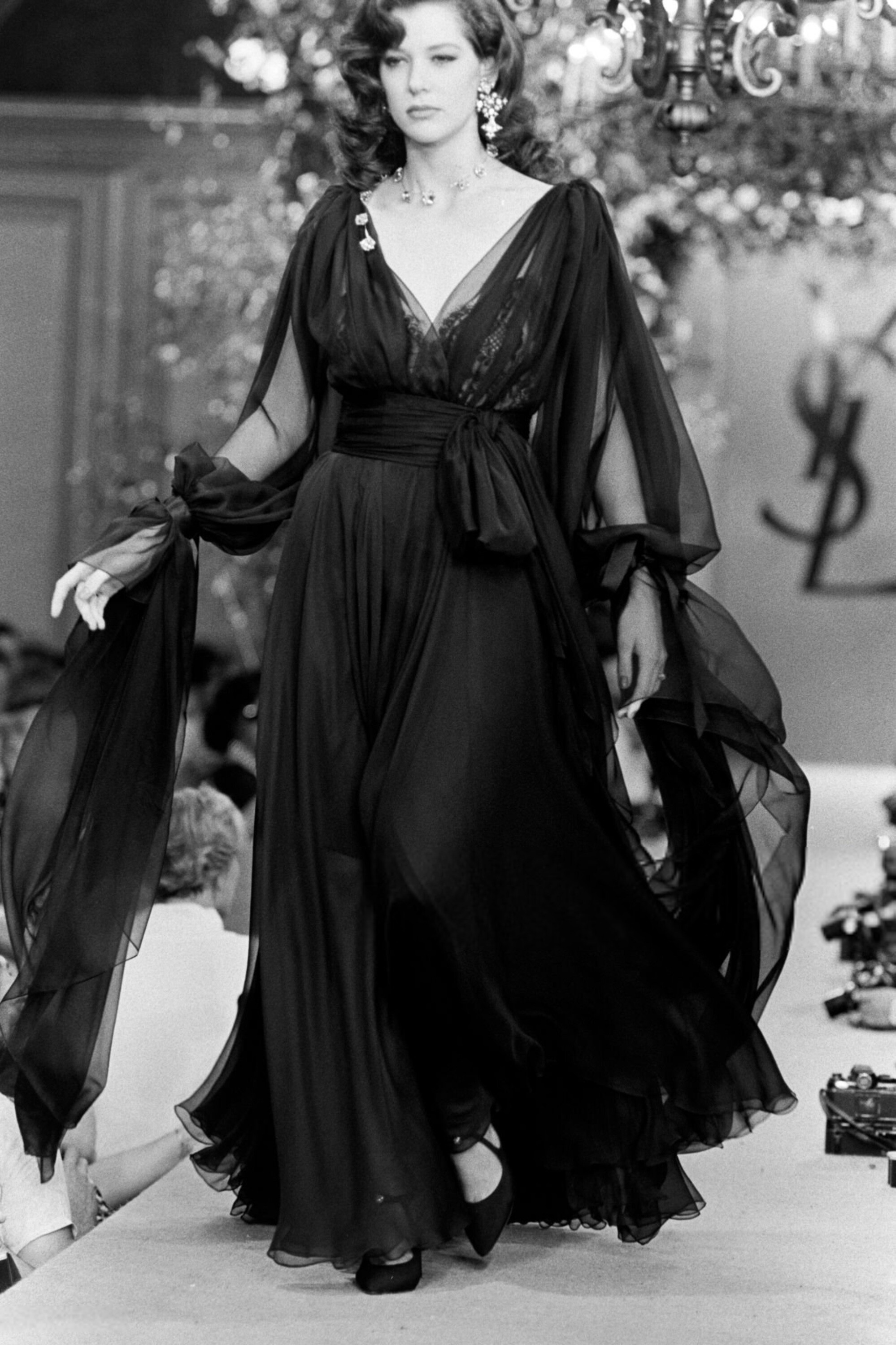 https://e.radikal.host/2025/03/03/Rochelle_Redfield_Yves_Saint_Laurent_FW1985_Couture_33.jpg.9f339c293accebf9952ab97546011013.jpg