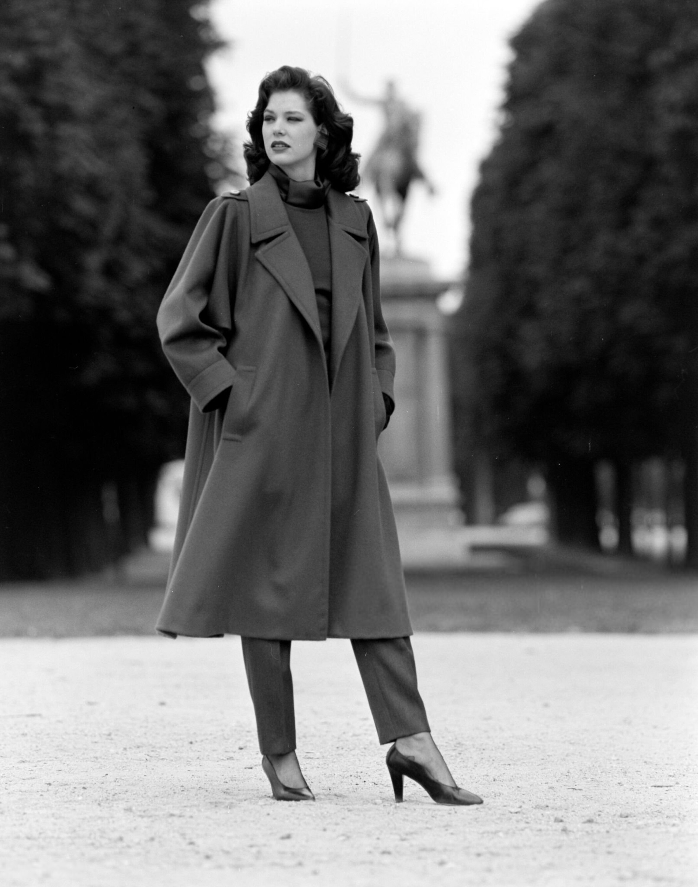 https://e.radikal.host/2025/03/03/Rochelle_Redfield_Yves_Saint_Laurent_FW1985_Couture_Advance_03.jpg.e451353dca85e39fa8c7db74b5d9c615.jpg