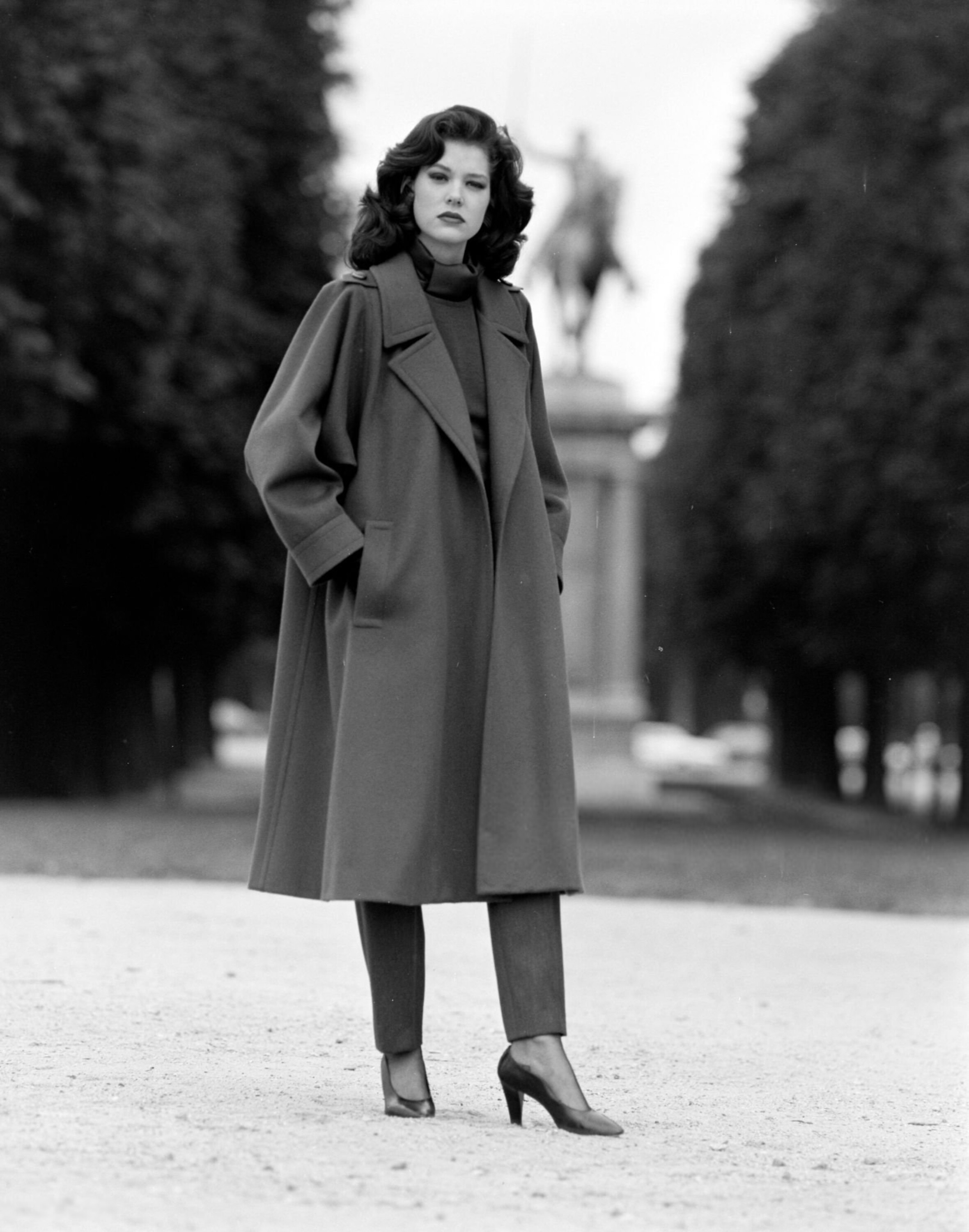 https://e.radikal.host/2025/03/03/Rochelle_Redfield_Yves_Saint_Laurent_FW1985_Couture_Advance_04.jpg.d5894c0def457add5fb1c174982f9a02.jpg