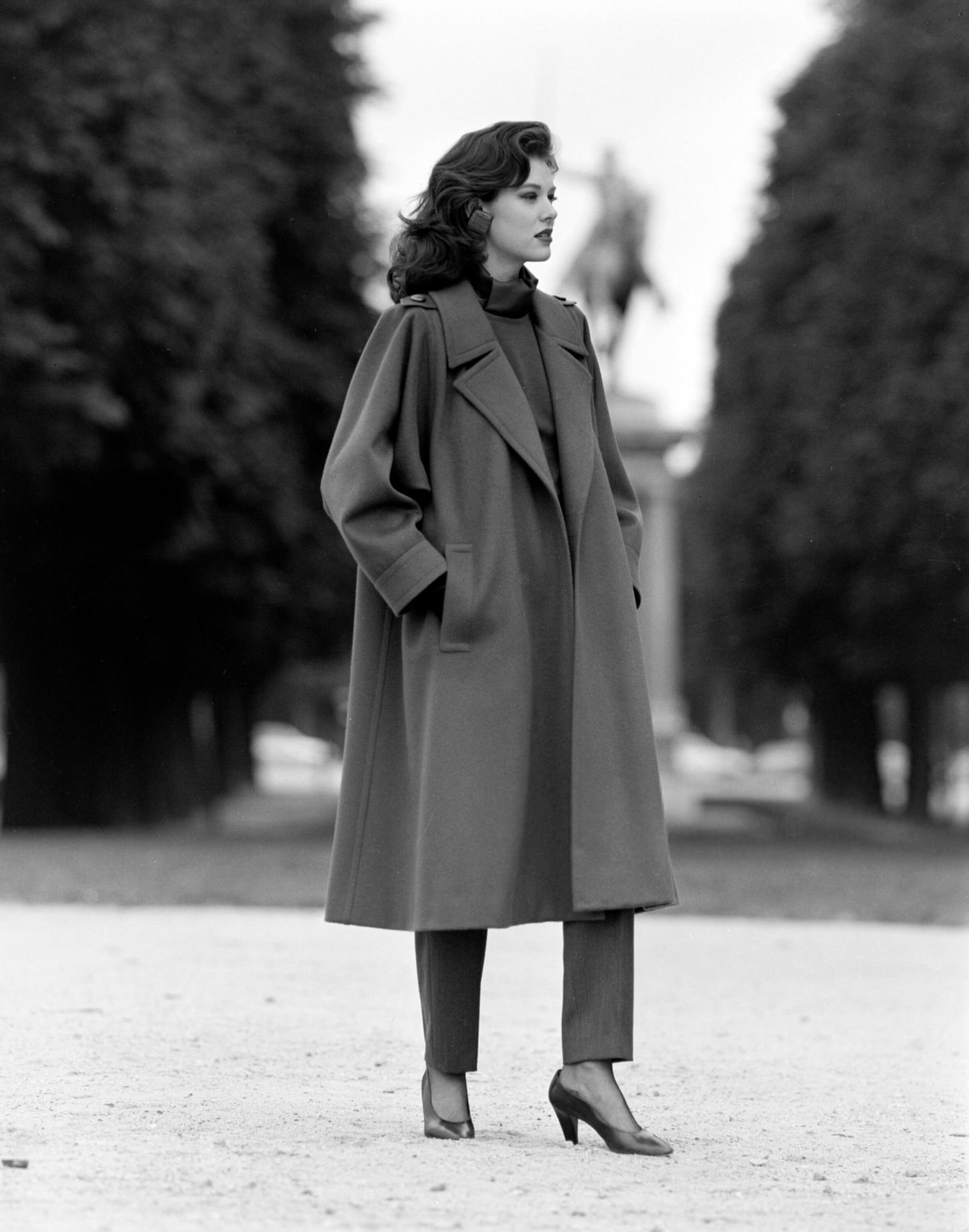 https://e.radikal.host/2025/03/03/Rochelle_Redfield_Yves_Saint_Laurent_FW1985_Couture_Advance_05.jpg.10cf04312bb12fd286d6e19ce7c51c55.jpg
