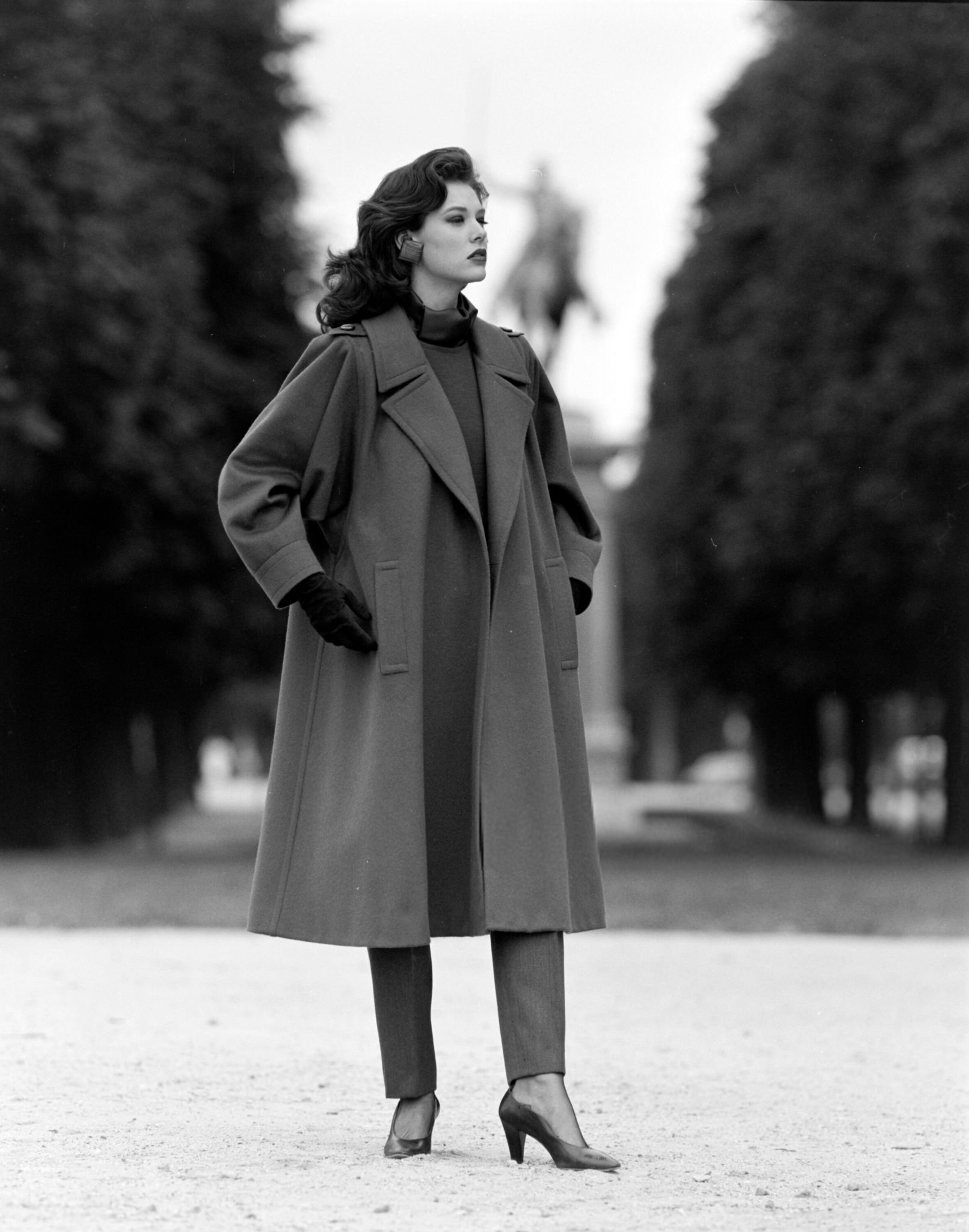 https://e.radikal.host/2025/03/03/Rochelle_Redfield_Yves_Saint_Laurent_FW1985_Couture_Advance_09.jpg.3f1213002ef0121c77d644ff3b1a21cd.jpg