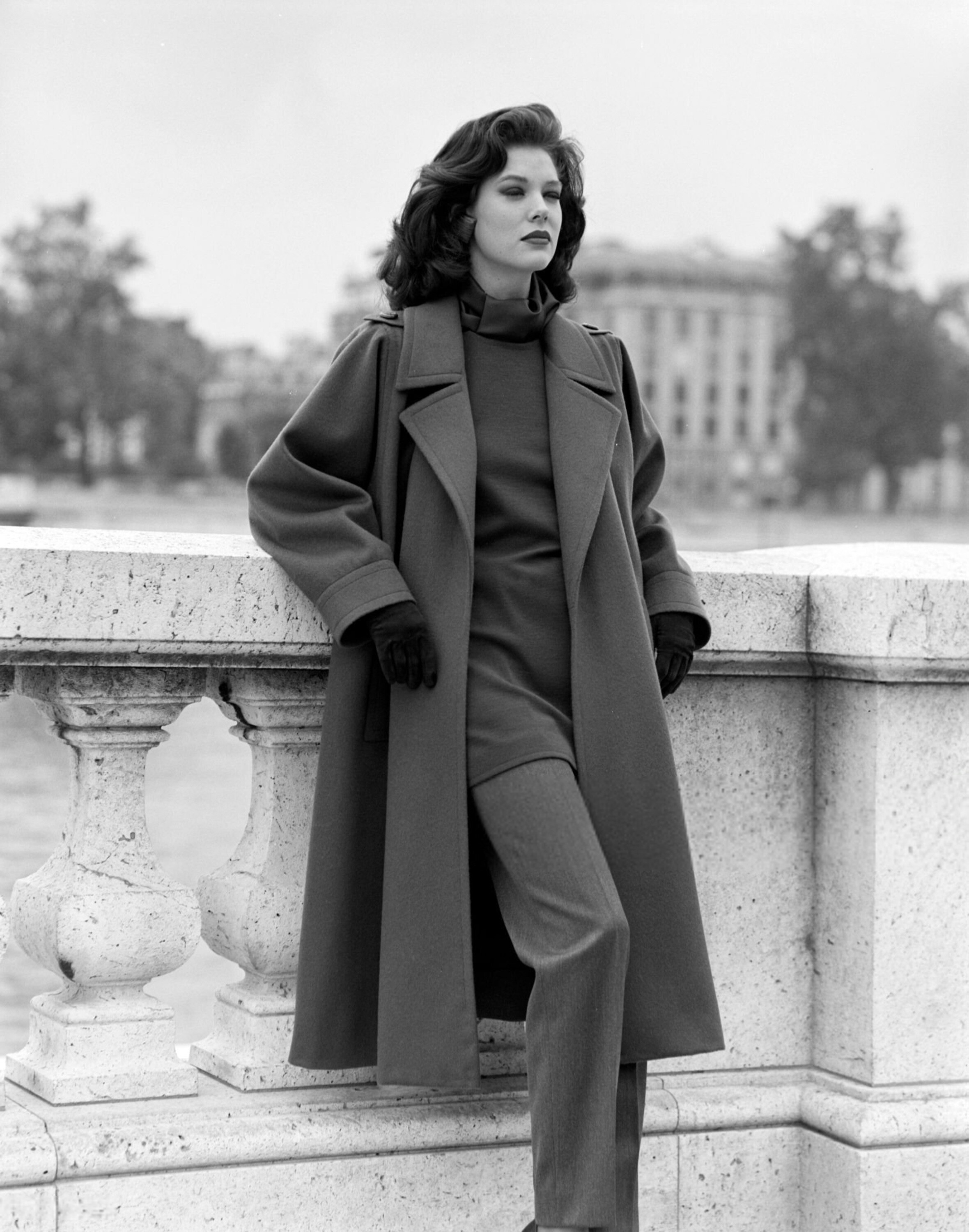 https://e.radikal.host/2025/03/03/Rochelle_Redfield_Yves_Saint_Laurent_FW1985_Couture_Advance_12.jpg.a88dfb49ec4a6c9b1c539b7eb93230ba.jpg