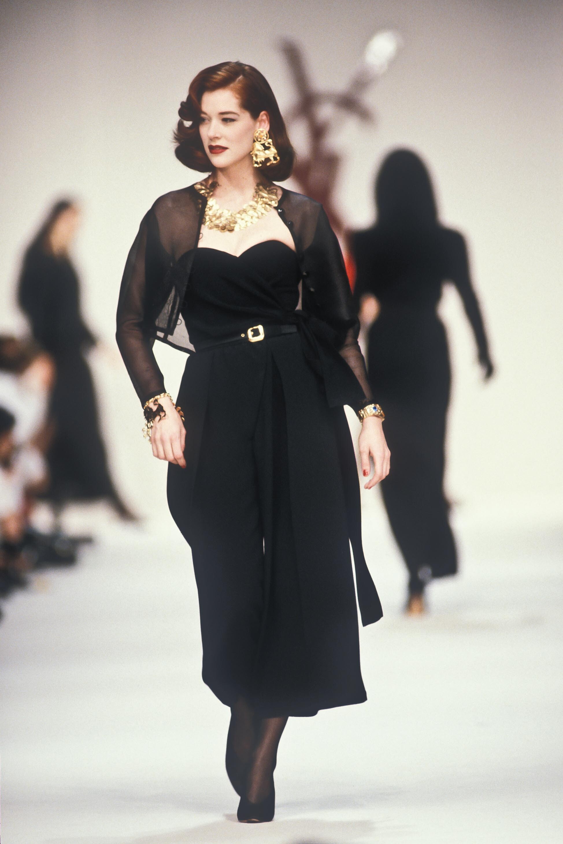https://e.radikal.host/2025/03/03/YvesSaintLaurent1990WomenFW11.jpg.538676cb7010db60be1bf2da97824a63.jpg