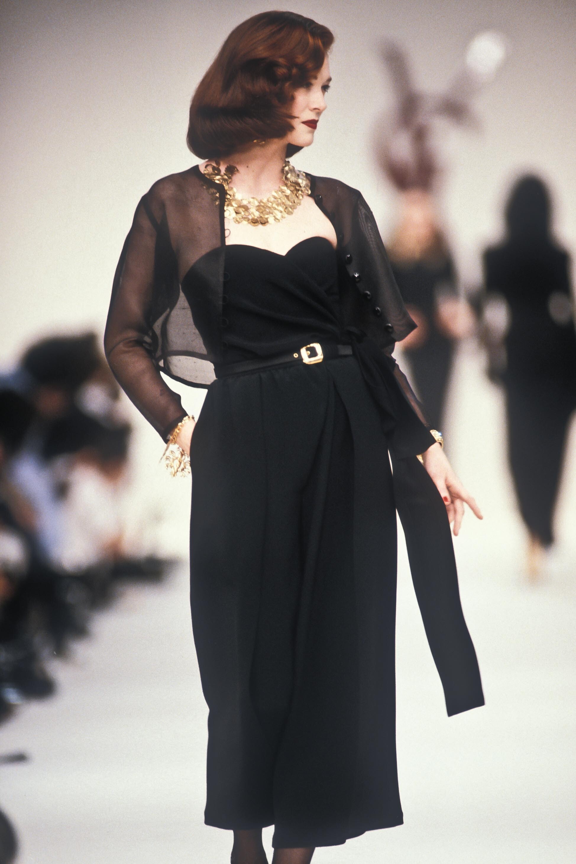 https://e.radikal.host/2025/03/03/YvesSaintLaurent1990WomenFW12.jpg.bf3d8ce0a0f70e0d84f28235fe325e75.jpg
