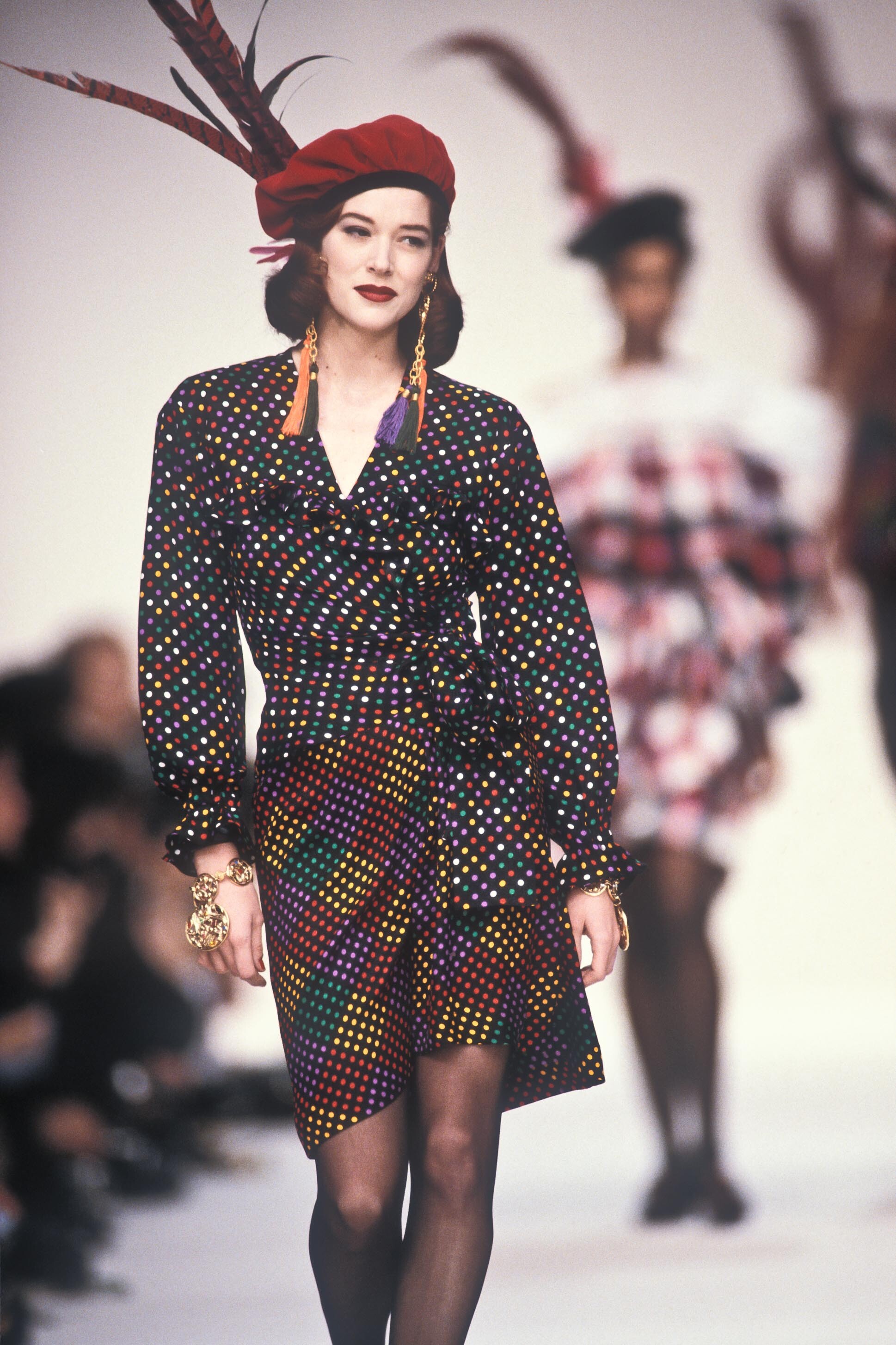 https://e.radikal.host/2025/03/03/YvesSaintLaurent1990WomenFW6.jpg.1e4f8c0cfa35926a43c7fe17aafb8deb.jpg