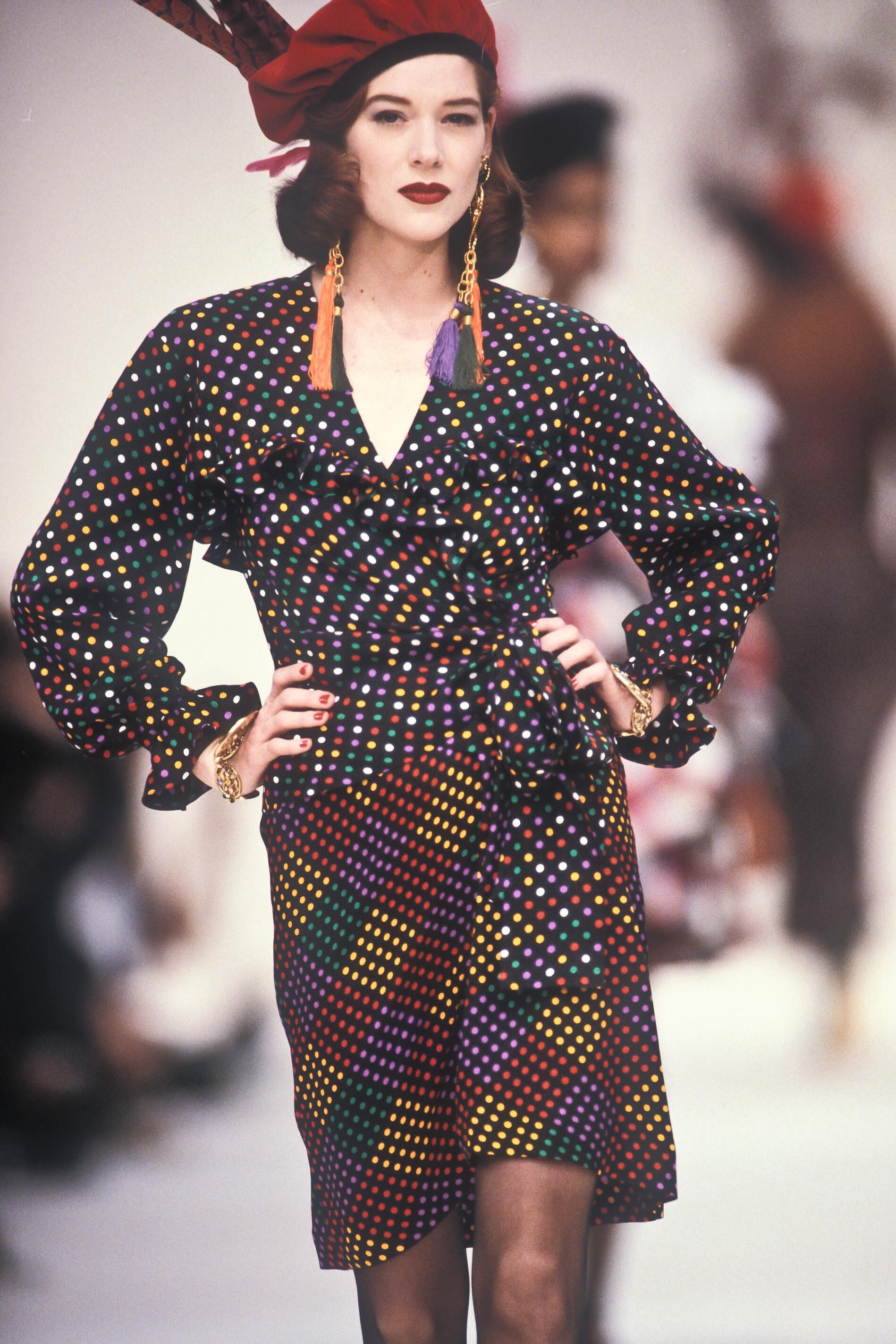 https://e.radikal.host/2025/03/03/YvesSaintLaurent1990WomenFW7.jpg.eb8dd5b603b2b21ee7d0ca993daecc91.jpg