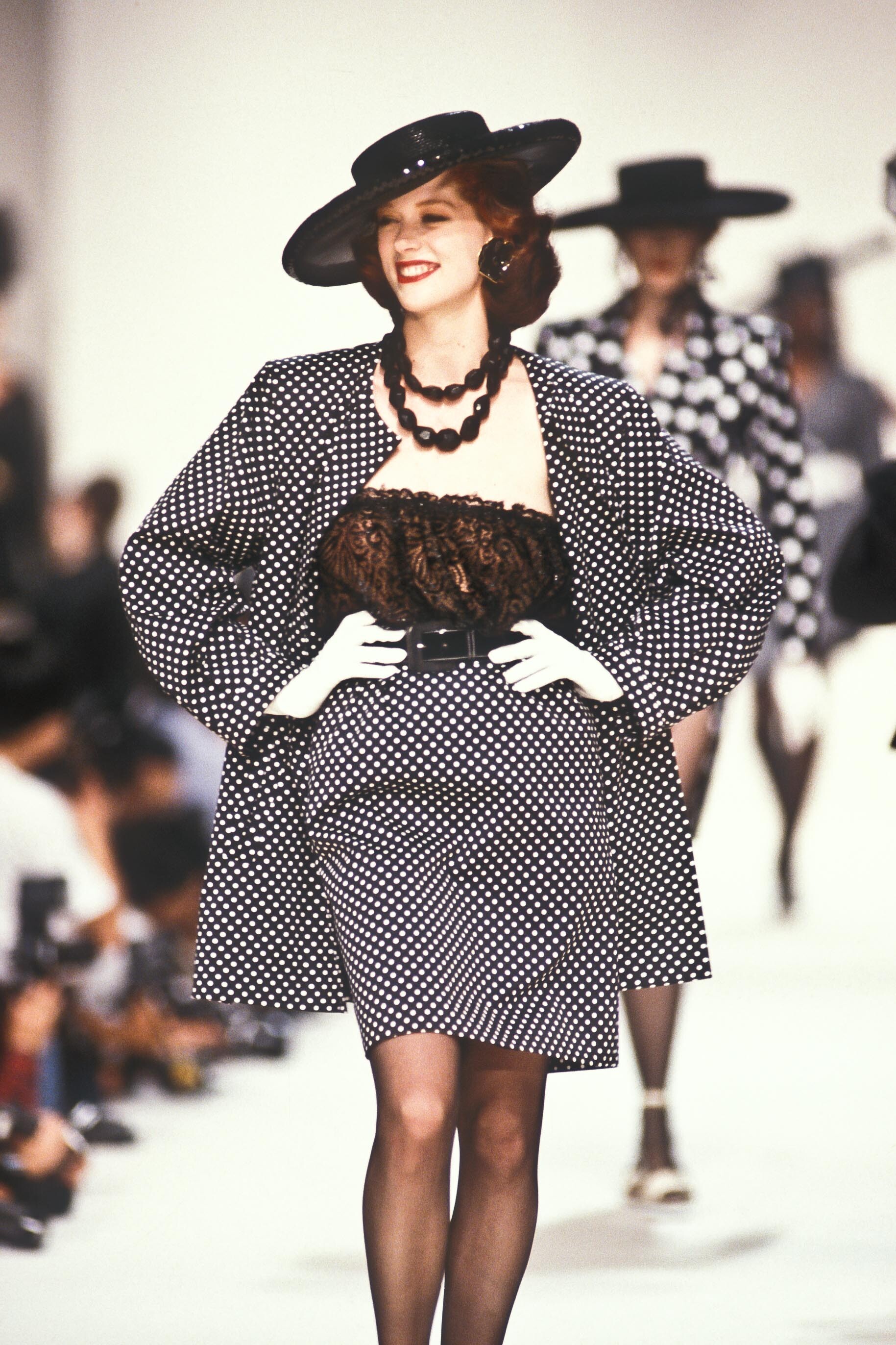 https://e.radikal.host/2025/03/03/YvesSaintLaurent1990WomenRTW153.jpg.fe01e83048b428ab2426f98e4dd6690e.jpg