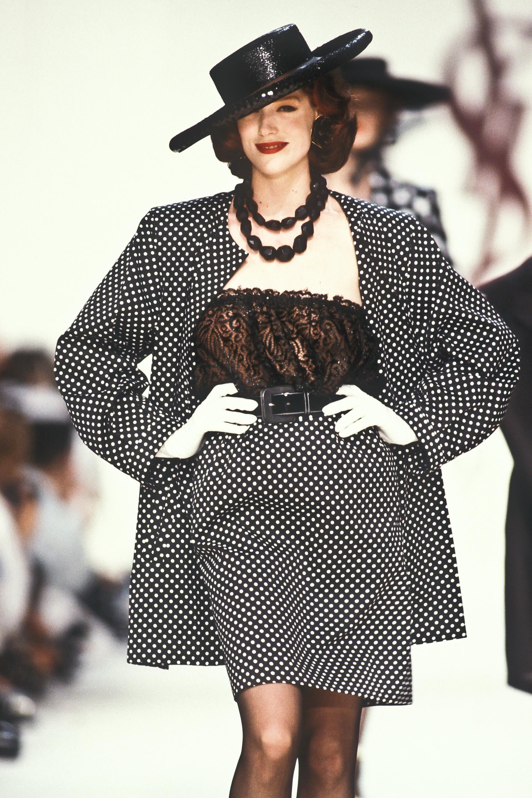 https://e.radikal.host/2025/03/03/YvesSaintLaurent1990WomenRTW154.jpg.4c04a92a00ad2824341c9565e6487793.jpg