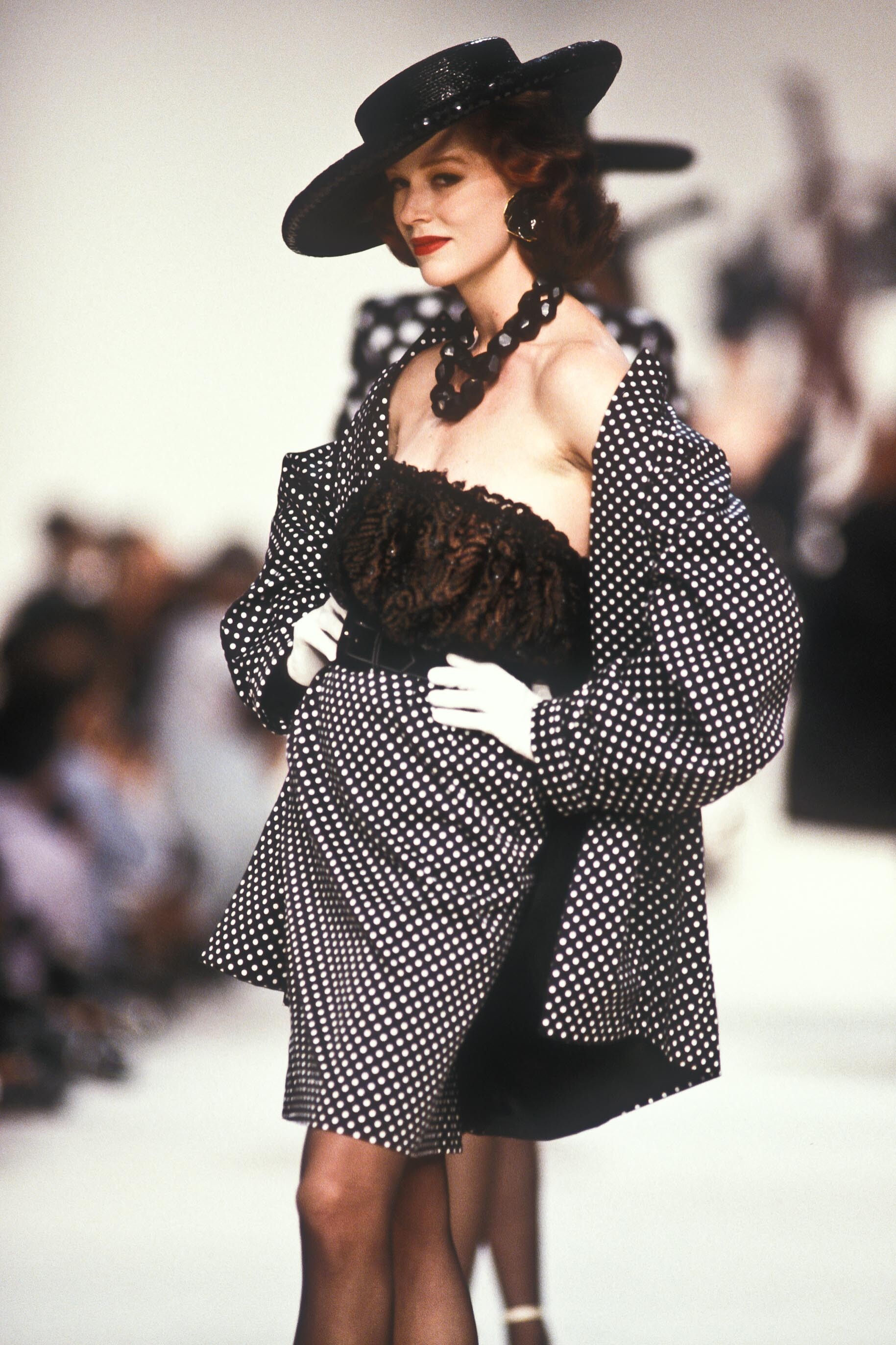https://e.radikal.host/2025/03/03/YvesSaintLaurent1990WomenRTW155.jpg.dd0b568856de22c37485fc25d7da2e7a.jpg
