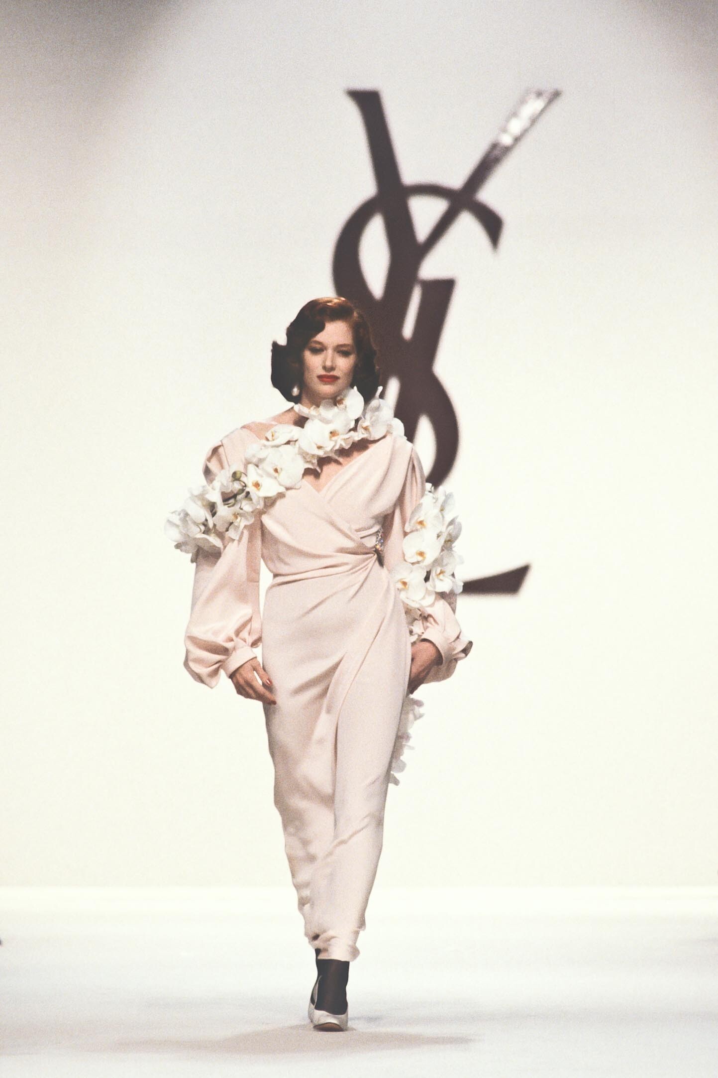 https://e.radikal.host/2025/03/03/YvesSaintLaurent1990WomenRTW417.jpg.52f941ebc69a6a22b7fd3a1cac9a80ad.jpg