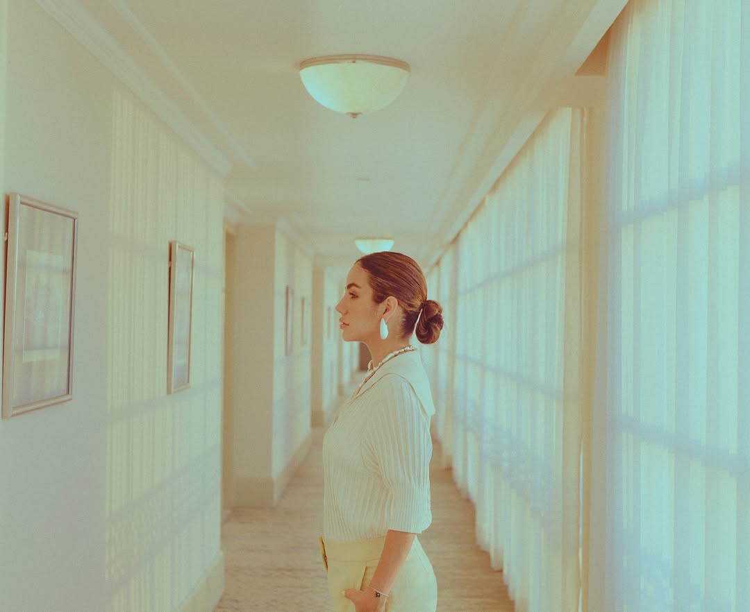 https://e.radikal.host/2025/03/27/When-I-look-at-you-Look-cosstores-Photo-mausinfiltro1.jpg
