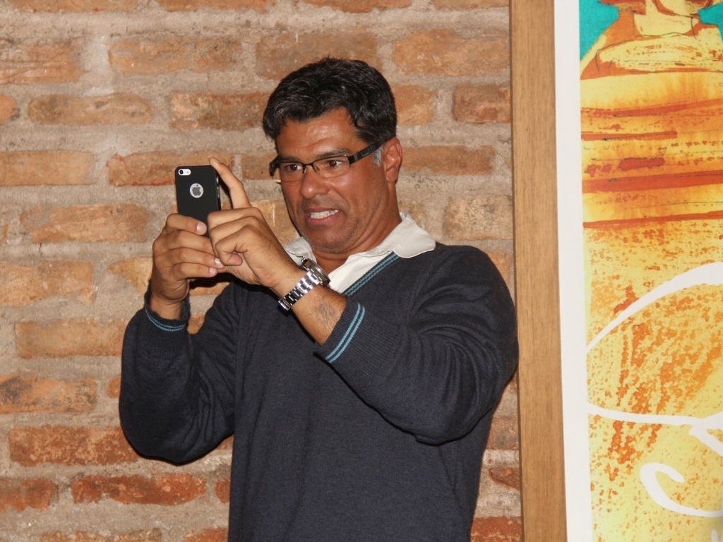 https://e.radikal.host/2025/04/04/24set2013---mauricio-mattar-fotografa-colegas-de-elenco-de-dona-xepa-na-festa-da-novela-no-rio-1380112331585_1024x768.jpg