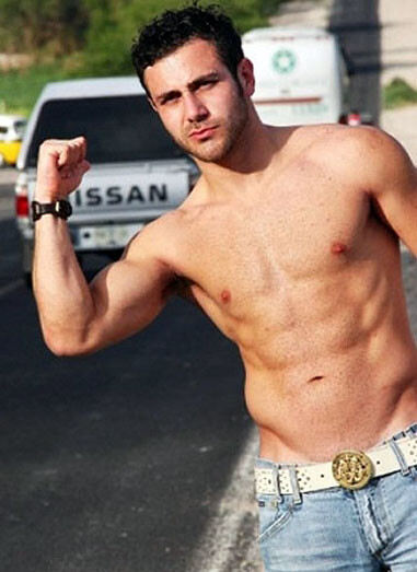 https://e.radikal.host/2025/04/04/Carlos-ferro-musculos.jpg