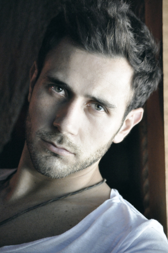 https://e.radikal.host/2025/04/04/carlos-ferro-3.jpg