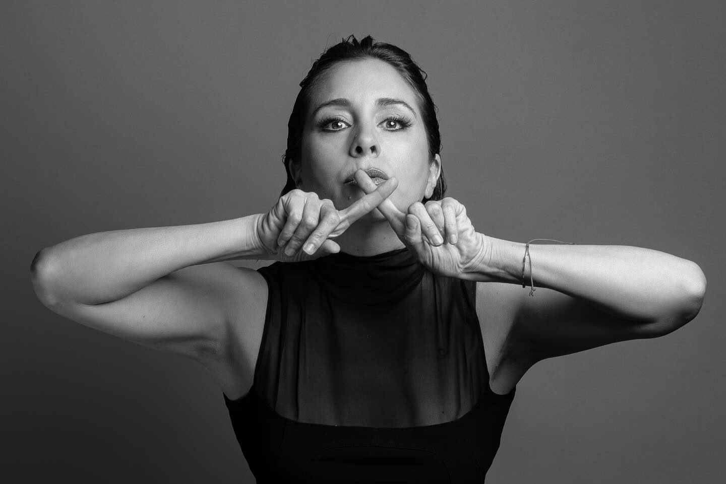 https://e.radikal.host/2025/04/04/karymelozanoofficial_1743687937848.jpg