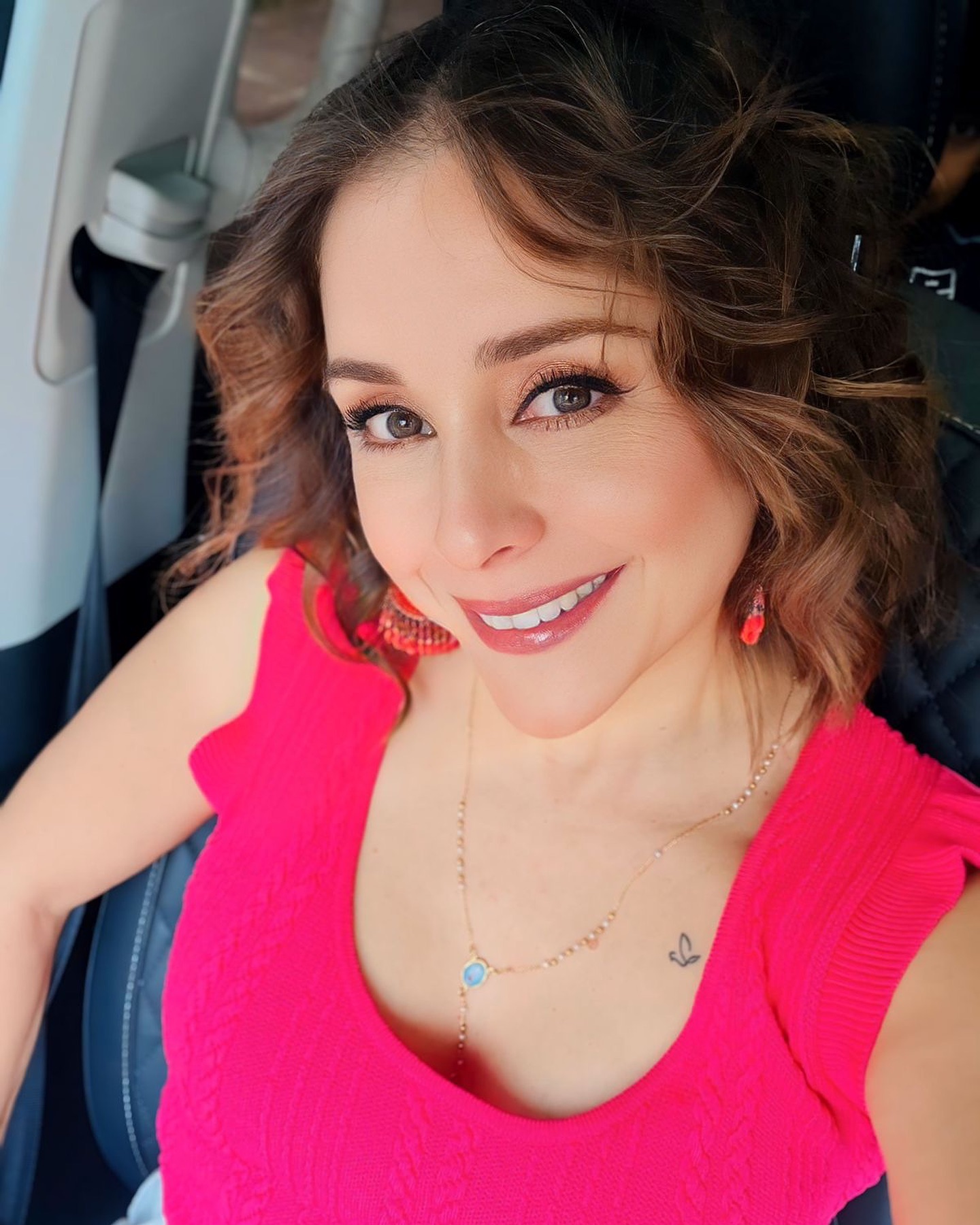 https://e.radikal.host/2025/04/04/karymelozanoofficial_1743688092056.jpg