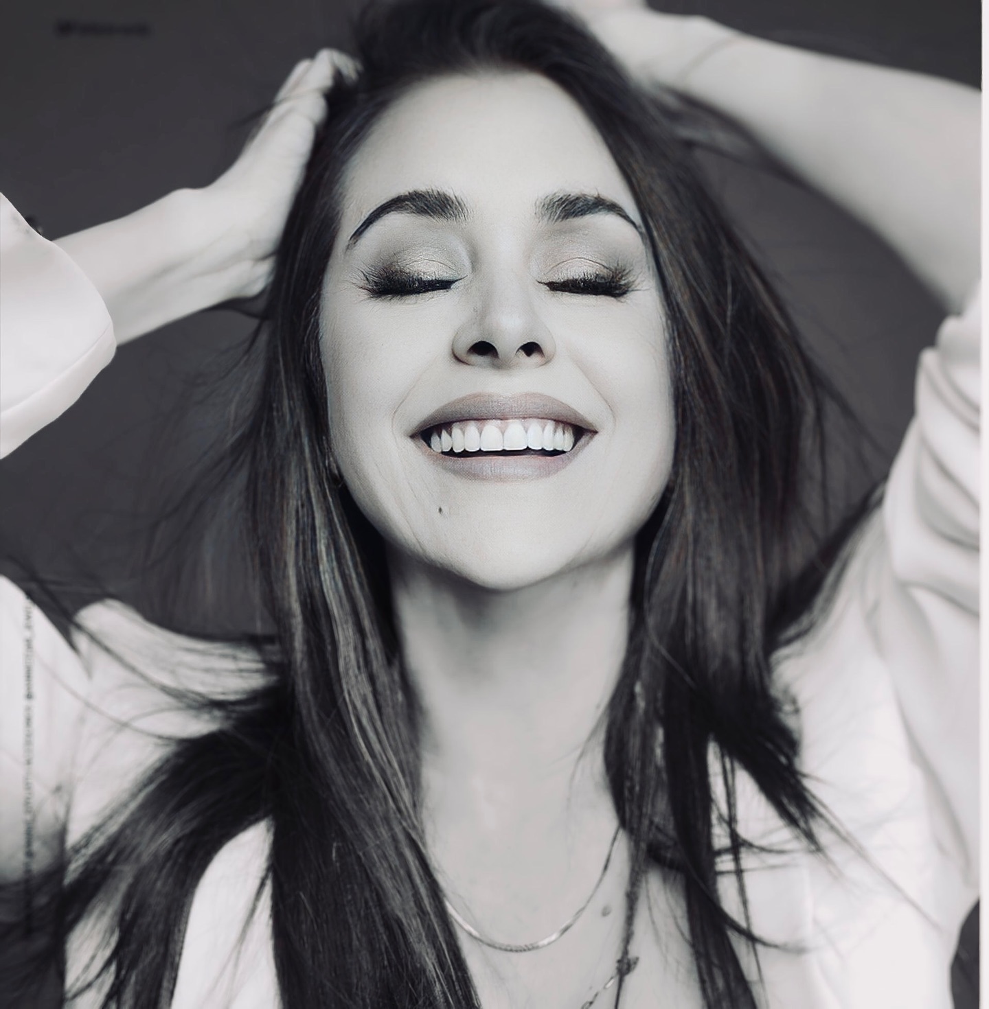 https://e.radikal.host/2025/04/04/karymelozanoofficial_1743688211088.jpg