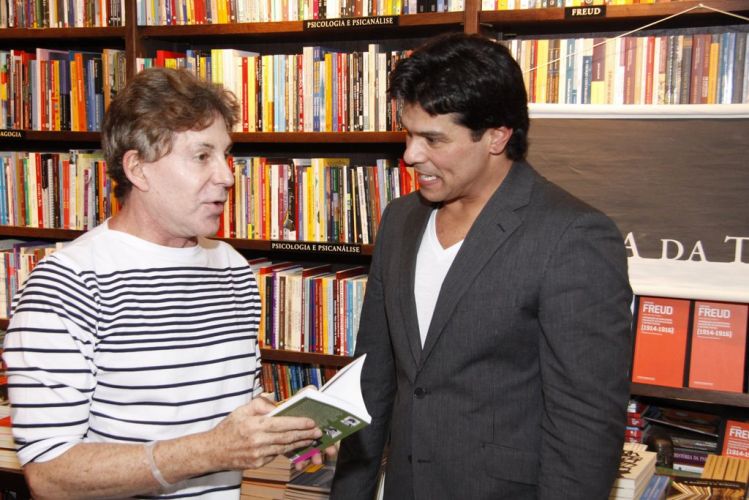 https://e.radikal.host/2025/04/04/mauricio-mattar-lancamento-livro_f_007.jpg