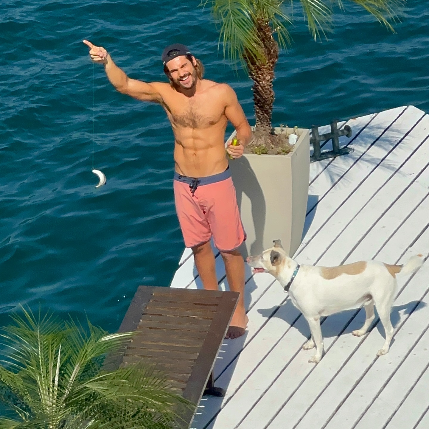 https://e.radikal.host/2025/04/04/nicolasprattes_1743661826560.jpg