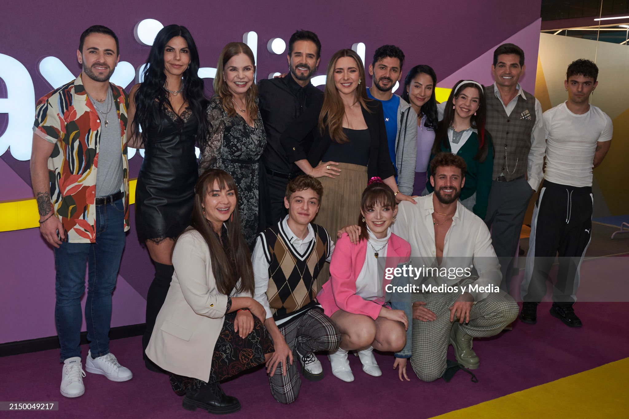 https://e.radikal.host/2025/04/11/gettyimages-2150049217-2048x2048.jpg