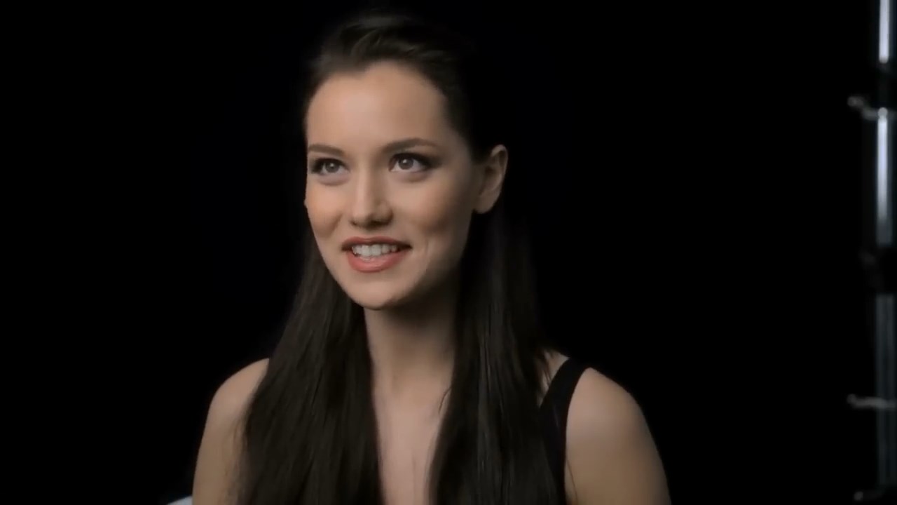 https://e.radikal.host/2025/04/13/FAHRIYE-EVCEN-loreal-clear-2015.mp4_snapshot_00.13.497.jpg