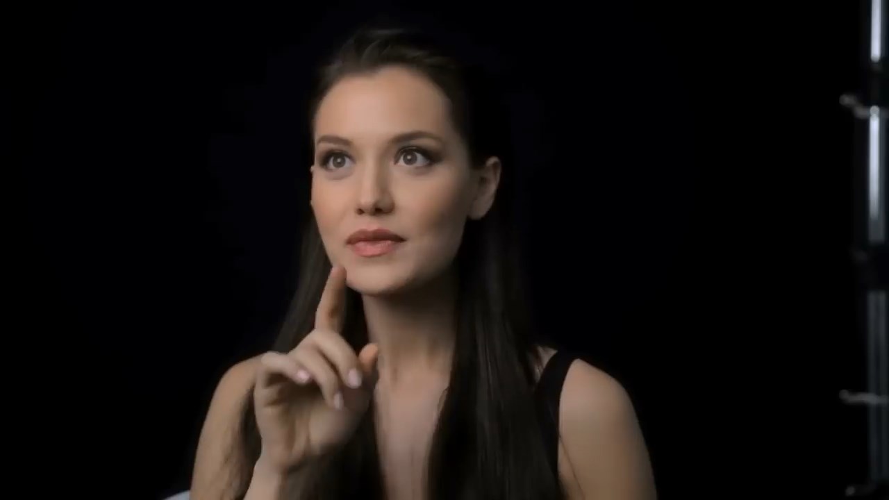 https://e.radikal.host/2025/04/13/FAHRIYE-EVCEN-loreal-clear-2015.mp4_snapshot_00.17.888.jpg