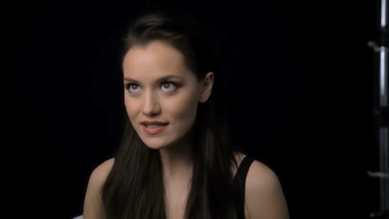 https://e.radikal.host/2025/04/13/FAHRIYE-EVCEN-loreal-clear-2015.mp4_snapshot_00.19.539.jpg