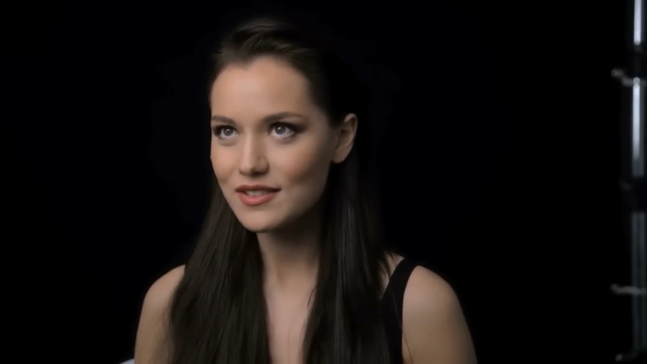 https://e.radikal.host/2025/04/13/FAHRIYE-EVCEN-loreal-clear-2015.mp4_snapshot_00.20.246.jpg