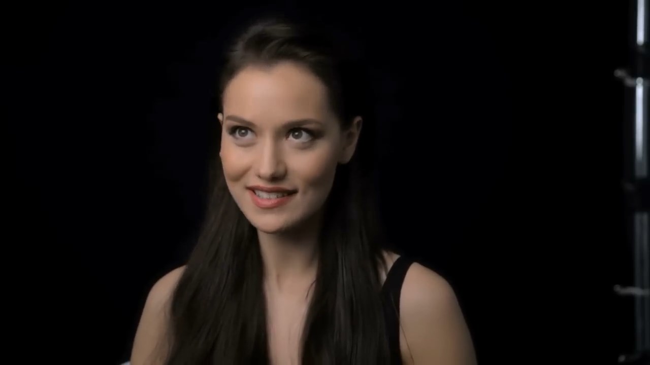 https://e.radikal.host/2025/04/13/FAHRIYE-EVCEN-loreal-clear-2015.mp4_snapshot_00.21.991.jpg