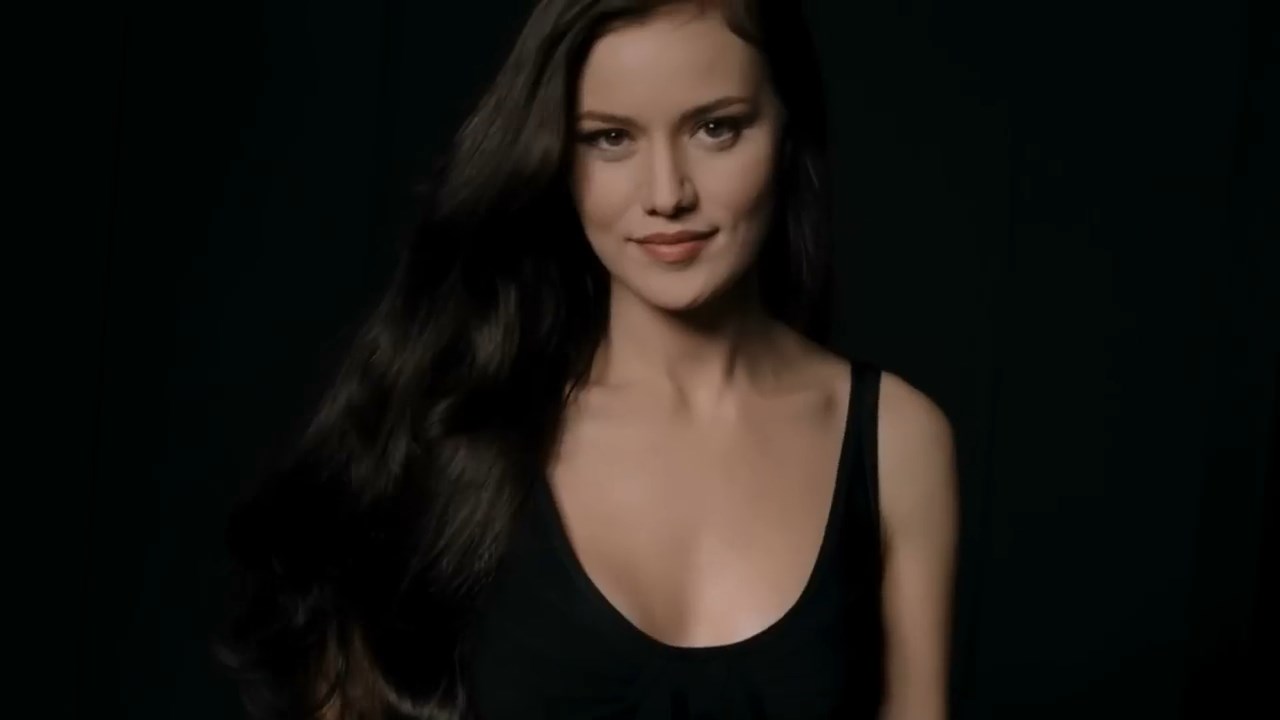 https://e.radikal.host/2025/04/13/FAHRIYE-EVCEN-loreal-clear-2015.mp4_snapshot_00.24.848.jpg