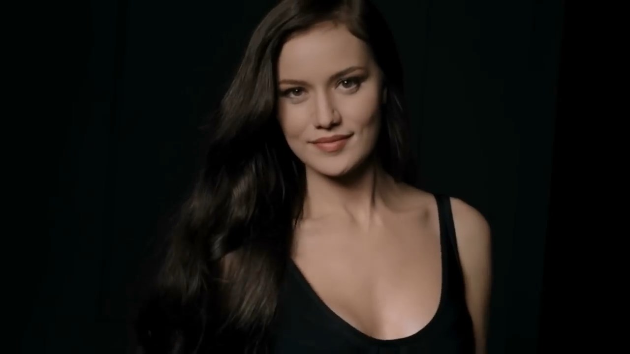 https://e.radikal.host/2025/04/13/FAHRIYE-EVCEN-loreal-clear-2015.mp4_snapshot_00.25.555.jpg