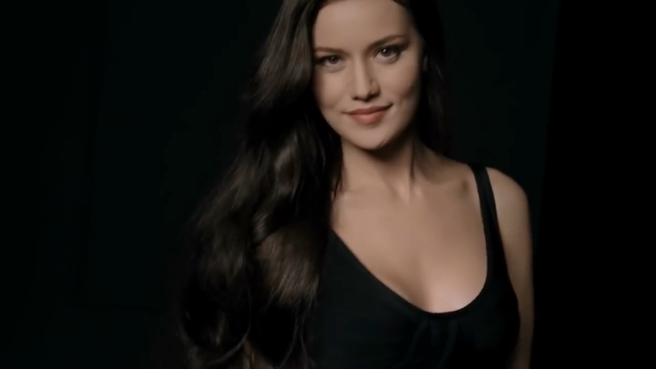 https://e.radikal.host/2025/04/13/FAHRIYE-EVCEN-loreal-clear-2015.mp4_snapshot_00.25.905.jpg