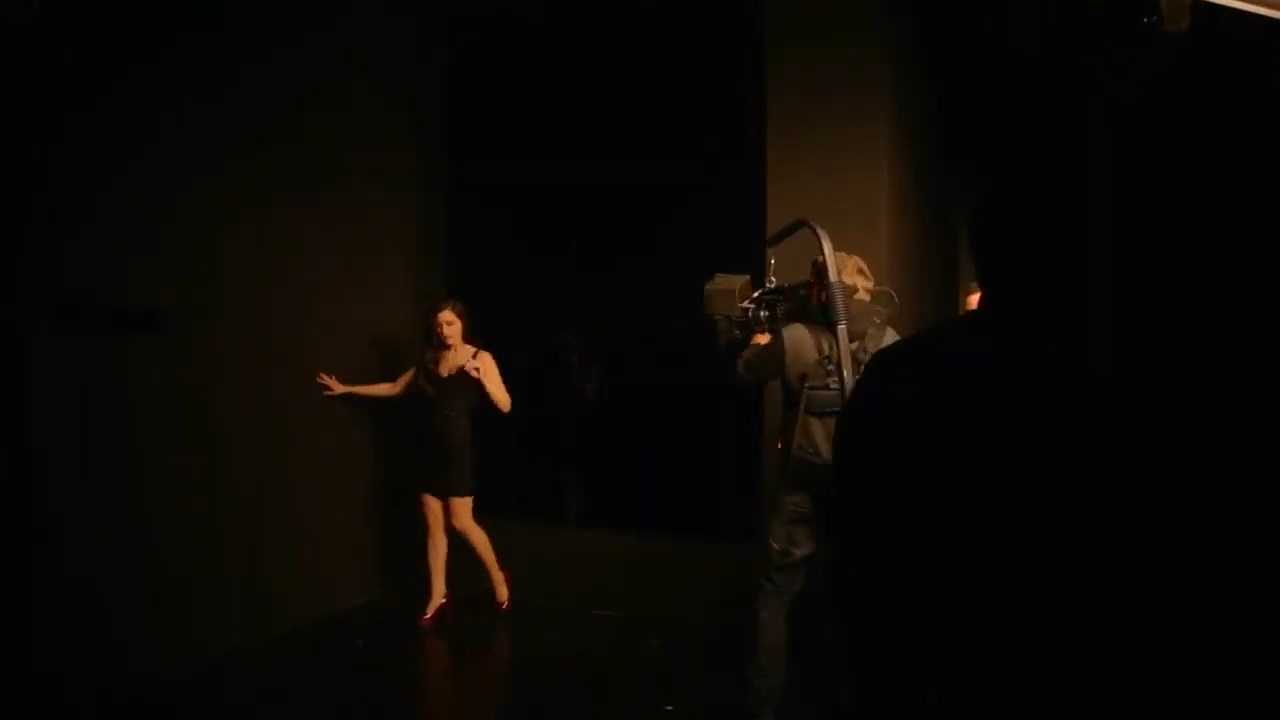 https://e.radikal.host/2025/04/17/Backstage-LOreal-Paris-with-Fahriye-Evcen---Hair-by-David-Delicourt.mp4_snapshot_00.45.250.jpg