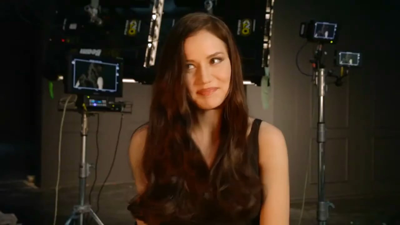 https://e.radikal.host/2025/04/17/Backstage-LOreal-Paris-with-Fahriye-Evcen---Hair-by-David-Delicourt.mp4_snapshot_01.02.554.jpg