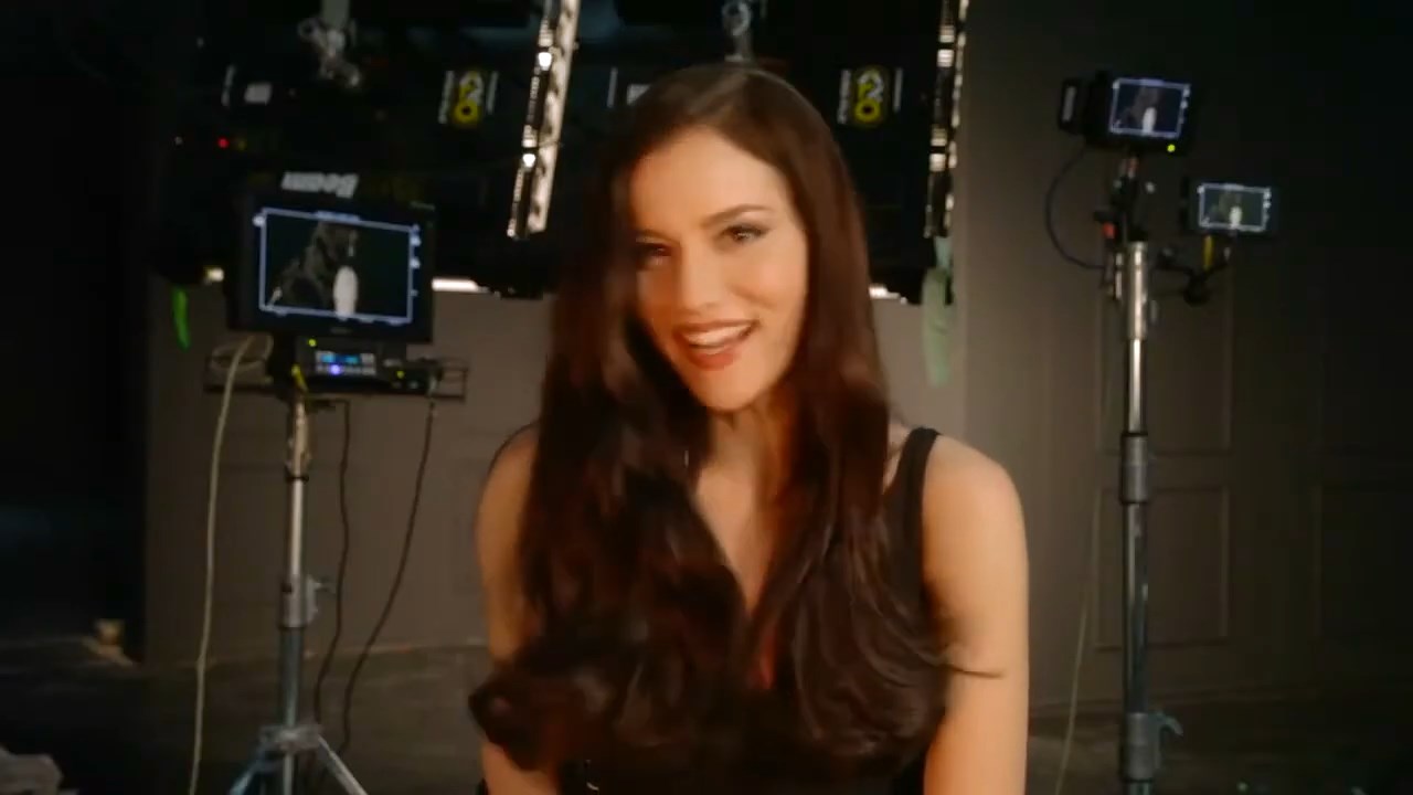 https://e.radikal.host/2025/04/17/Backstage-LOreal-Paris-with-Fahriye-Evcen---Hair-by-David-Delicourt.mp4_snapshot_01.03.214.jpg