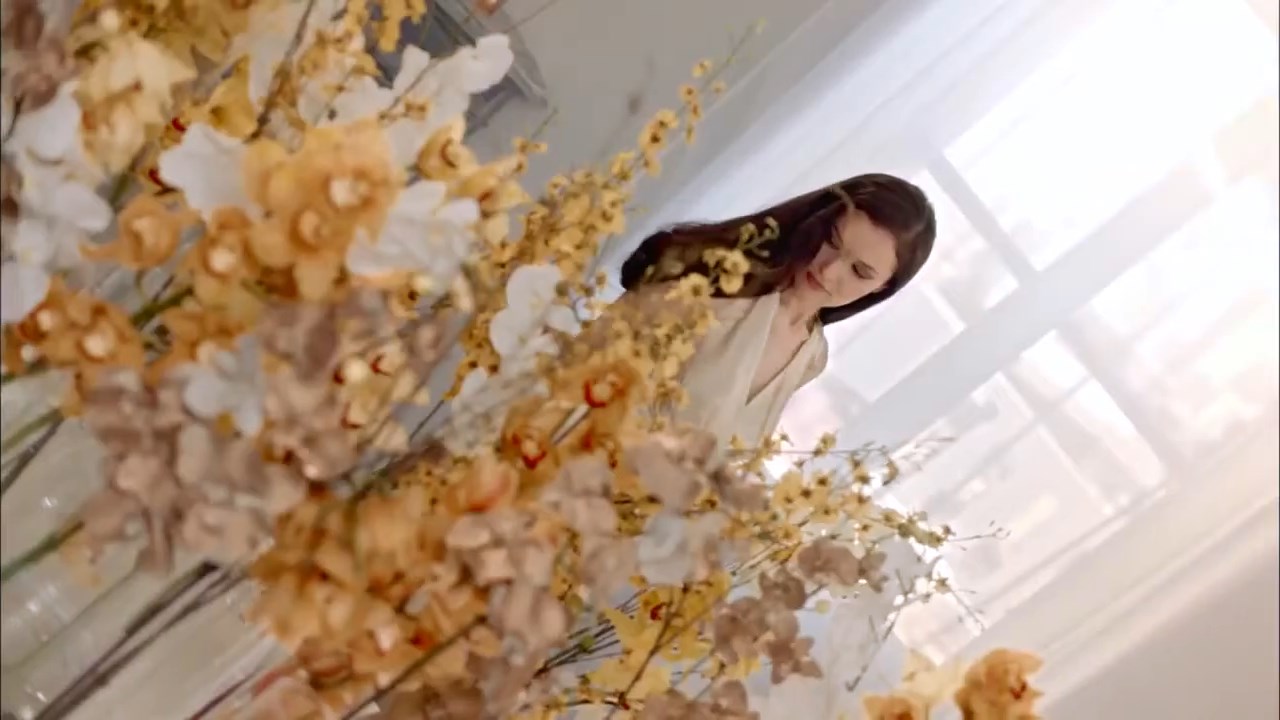 https://e.radikal.host/2025/04/17/Backstage-LOreal-Paris-with-Fahriye-Evcen---Hair-by-David-Delicourt.mp4_snapshot_01.15.991.jpg