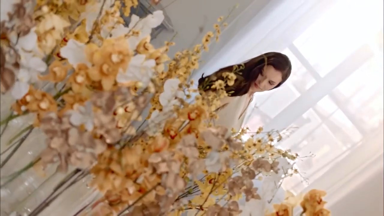 https://e.radikal.host/2025/04/17/Backstage-LOreal-Paris-with-Fahriye-Evcen---Hair-by-David-Delicourt.mp4_snapshot_01.16.341.jpg