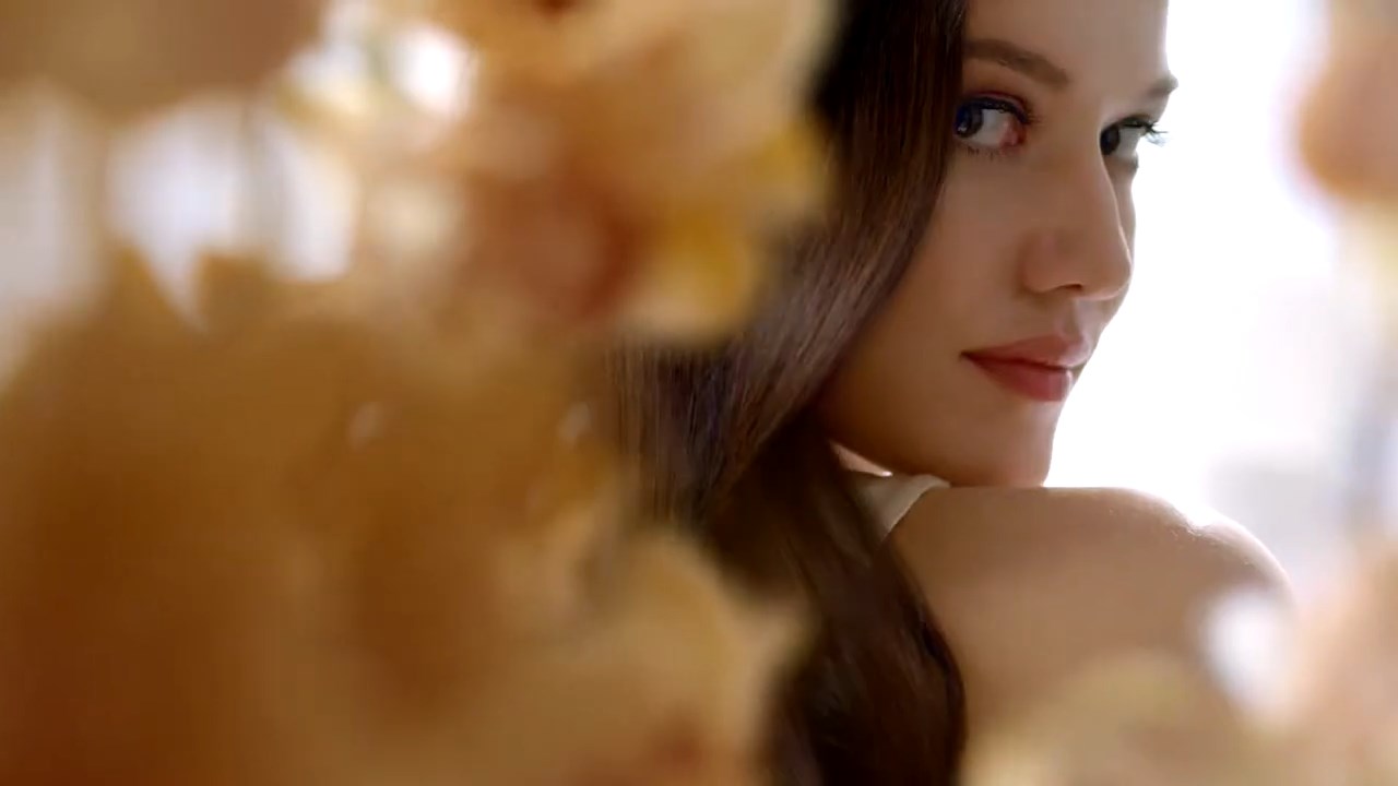 https://e.radikal.host/2025/04/17/Backstage-LOreal-Paris-with-Fahriye-Evcen---Hair-by-David-Delicourt.mp4_snapshot_01.16.876.jpg