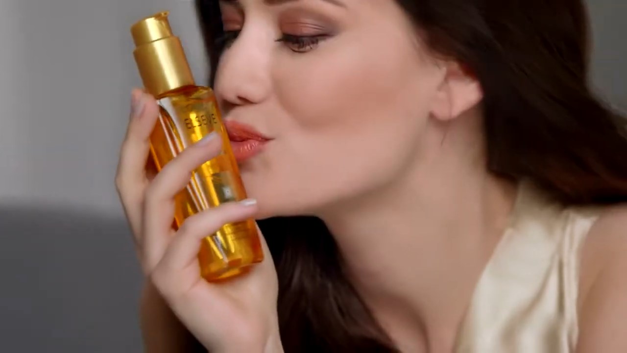 https://e.radikal.host/2025/04/17/Backstage-LOreal-Paris-with-Fahriye-Evcen---Hair-by-David-Delicourt.mp4_snapshot_01.23.836.jpg
