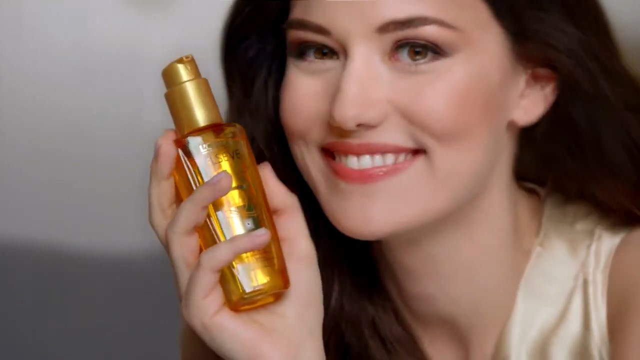 https://e.radikal.host/2025/04/17/Backstage-LOreal-Paris-with-Fahriye-Evcen---Hair-by-David-Delicourt.mp4_snapshot_01.25.473.jpg