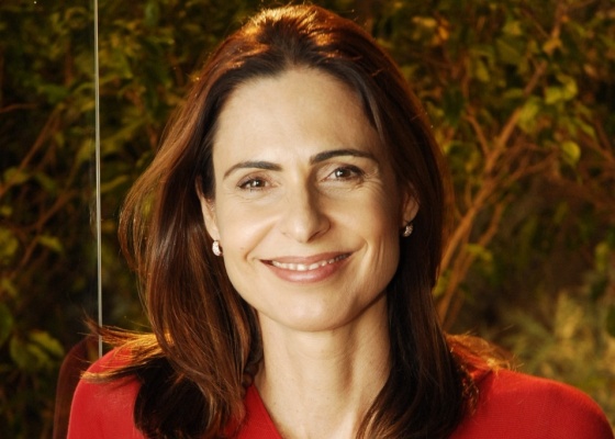 https://e.radikal.host/2025/04/17/vera-personagem-de-silvia-pfeiffer-em-bela-a-feia-muda-o-visual-1264436898250_560x400.jpg