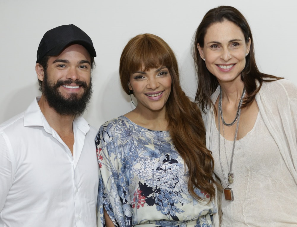 https://e.radikal.host/2025/04/18/Silvia-Pfeifer-e-Sidney-Sampaio-no-show-de-Flor-de-Liz-7.jpg