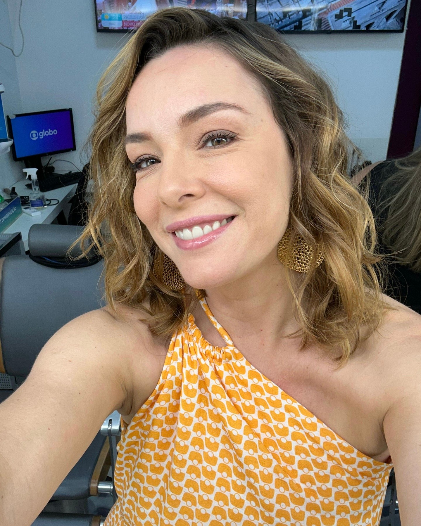 https://e.radikal.host/2025/04/19/regianealves_1744269491632.jpg